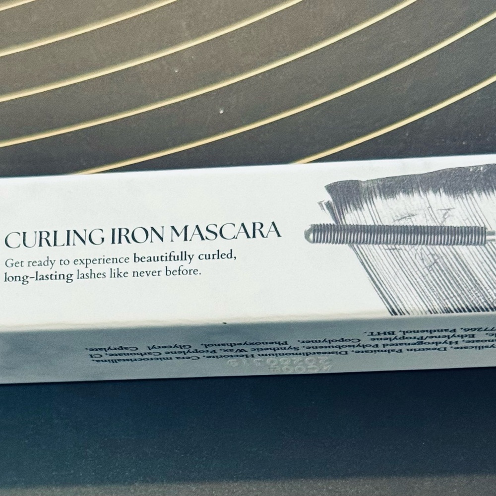 Olivia Blaine Iron Mascara